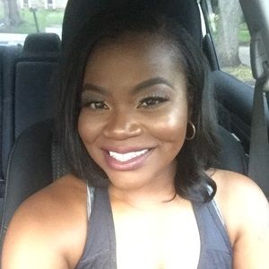 Meet your Posher, Monica